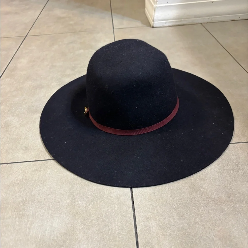 Ted Baker Stylish Black woman’s Wide-Brim Hat with burgundy Band and gold bow